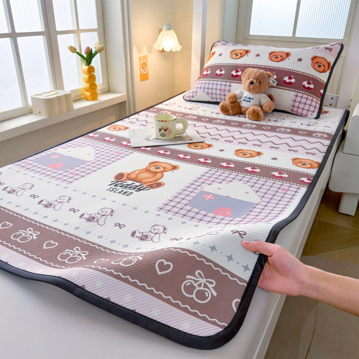 91家纺网 家纺一手货源 找家纺 慕木家纺 2026新款A类三明治复合冰丝席泰迪爱兰系列学生款（正版授权）（提供买家秀） 泰迪甜点