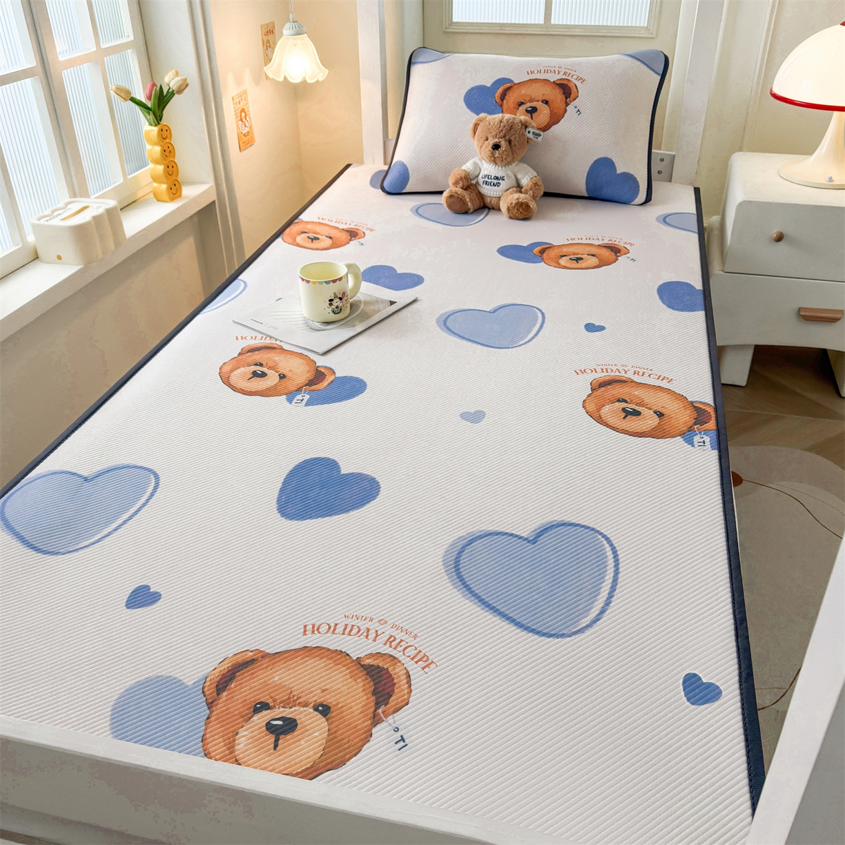 91家纺网 家纺一手货源 找家纺 慕木家纺 2026新款A类三明治复合冰丝席泰迪爱兰系列学生款（正版授权）（提供买家秀） 泰迪蓝心