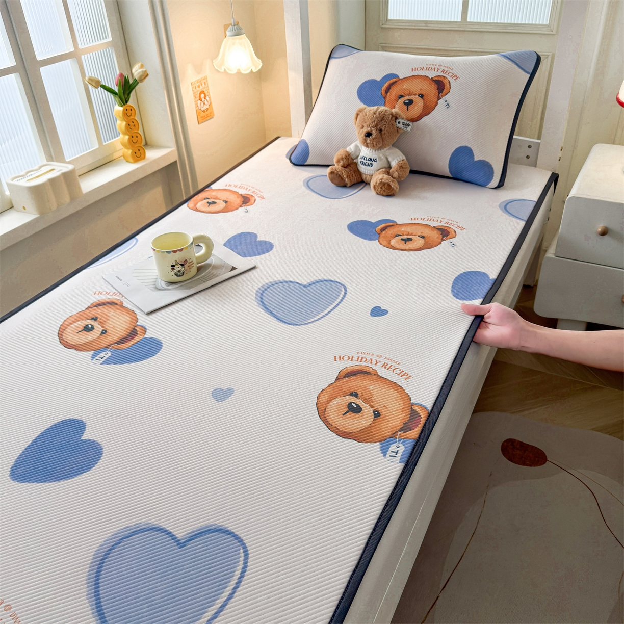 91家纺网 家纺一手货源 找家纺 慕木家纺 2026新款A类三明治复合冰丝席泰迪爱兰系列学生款（正版授权）（提供买家秀） 泰迪蓝心