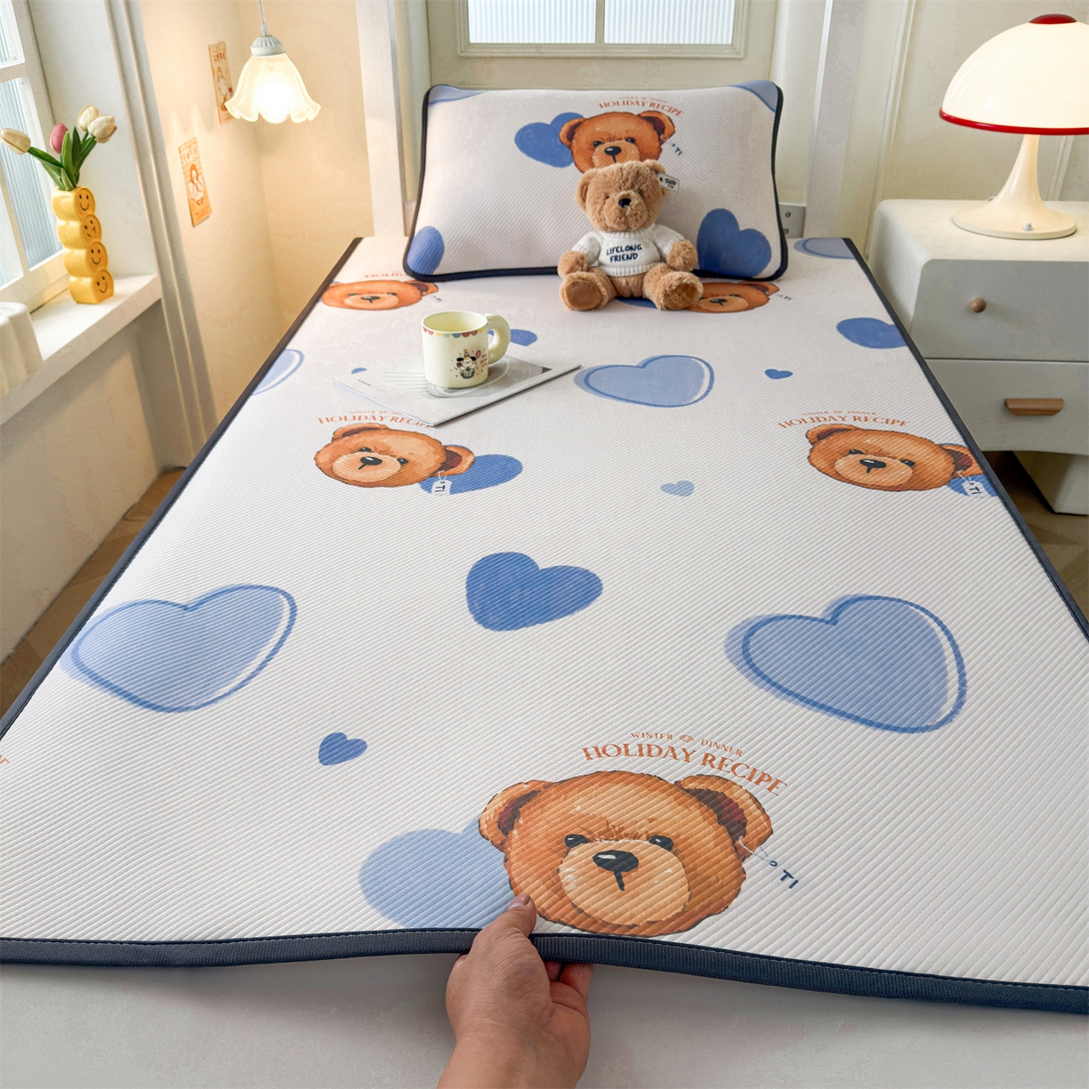 91家纺网 家纺一手货源 找家纺 慕木家纺 2026新款A类三明治复合冰丝席泰迪爱兰系列学生款（正版授权）（提供买家秀） 泰迪蓝心