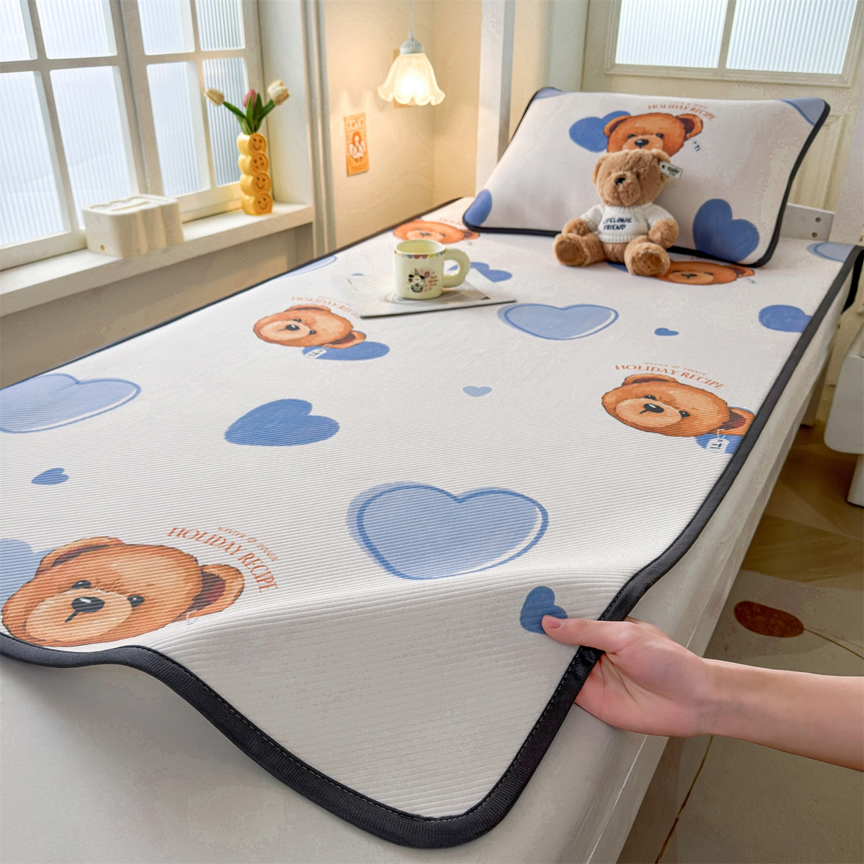 91家纺网 家纺一手货源 找家纺 慕木家纺 2026新款A类三明治复合冰丝席泰迪爱兰系列学生款（正版授权）（提供买家秀） 泰迪蓝心