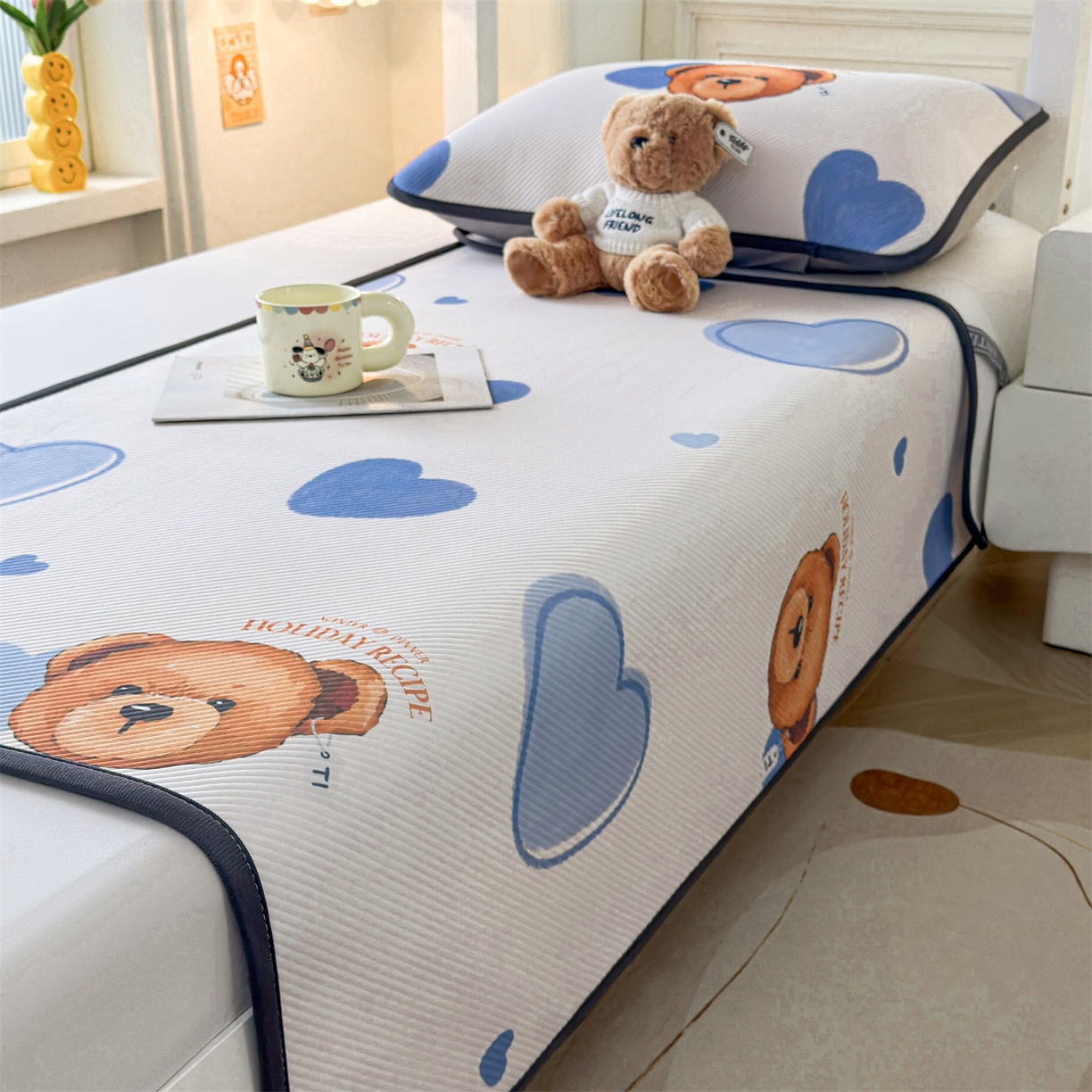 91家纺网 家纺一手货源 找家纺 慕木家纺 2026新款A类三明治复合冰丝席泰迪爱兰系列学生款（正版授权）（提供买家秀） 泰迪蓝心