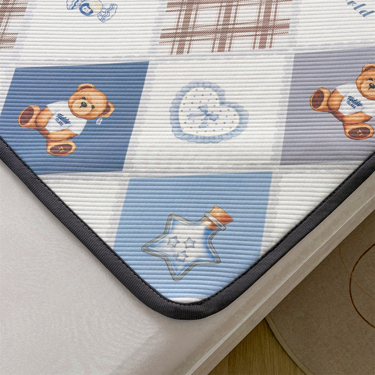 91家纺网 家纺一手货源 找家纺 慕木家纺 2026新款A类三明治复合冰丝席泰迪爱兰系列学生款（正版授权）（提供买家秀） 泰迪菱形