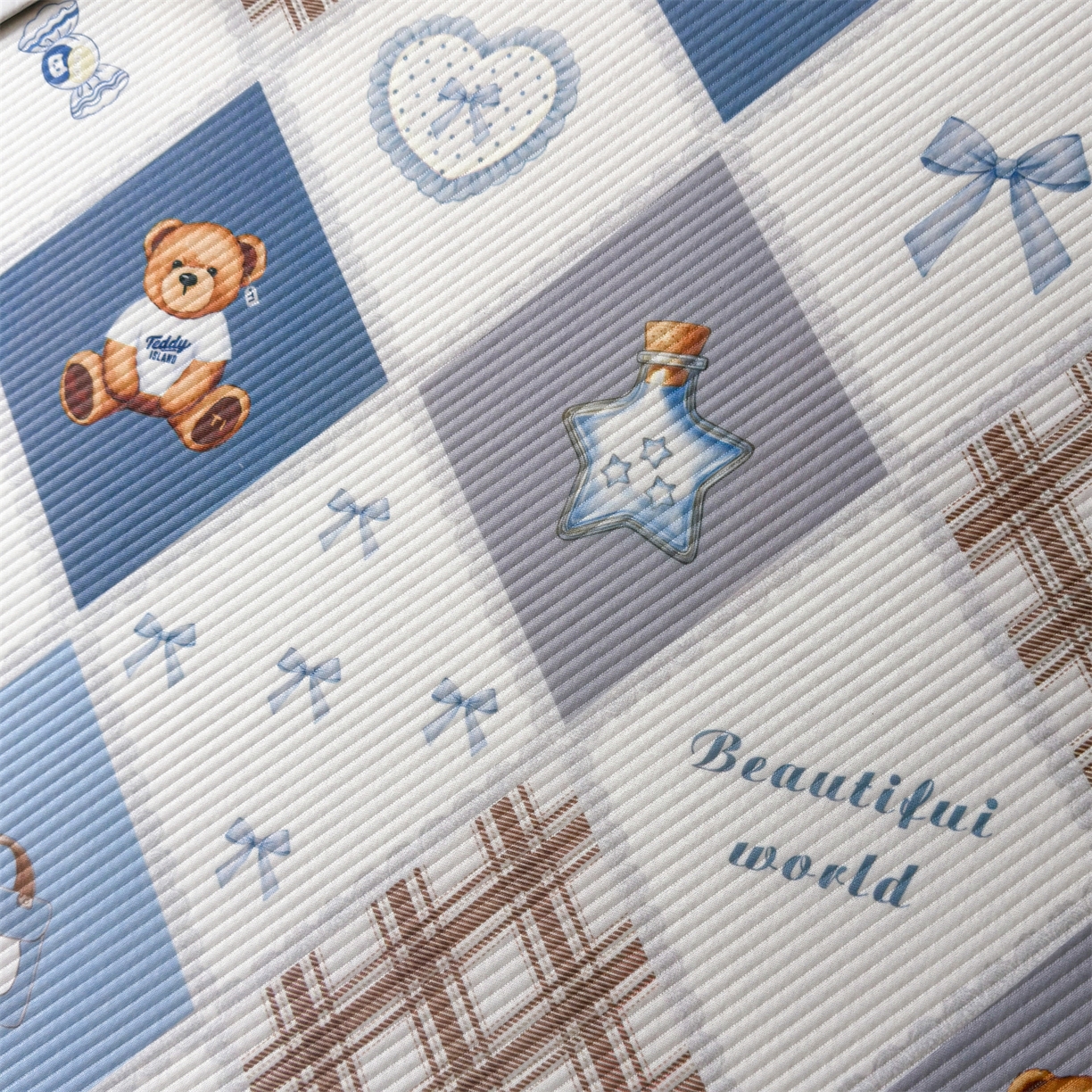 91家纺网 家纺一手货源 找家纺 慕木家纺 2026新款A类三明治复合冰丝席泰迪爱兰系列学生款（正版授权）（提供买家秀） 泰迪菱形