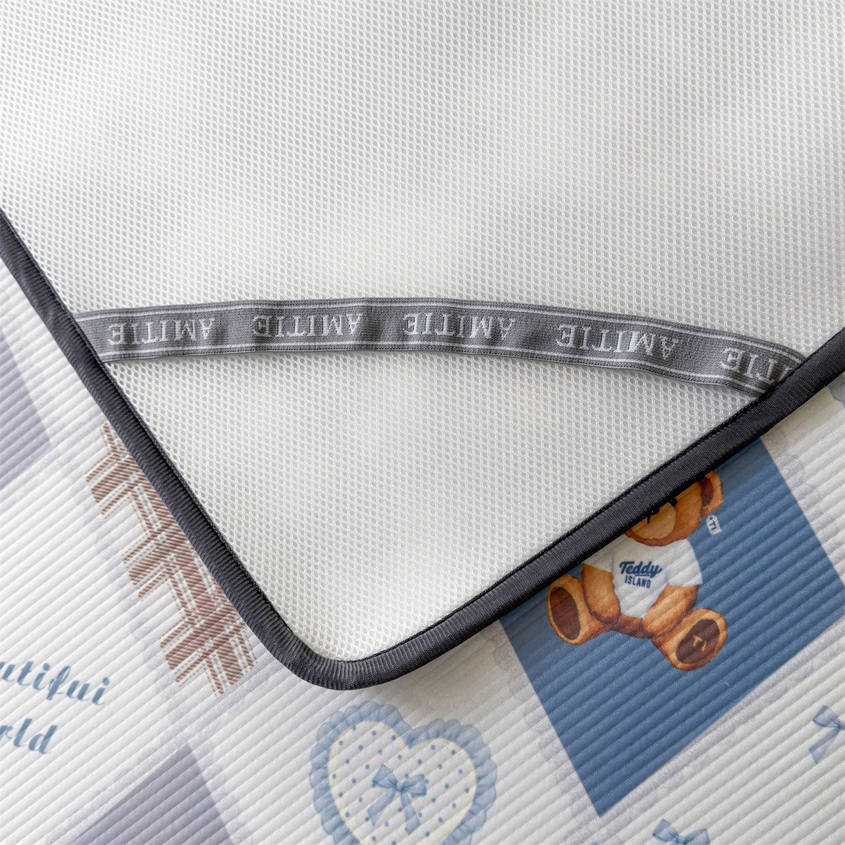 91家纺网 家纺一手货源 找家纺 慕木家纺 2026新款A类三明治复合冰丝席泰迪爱兰系列学生款（正版授权）（提供买家秀） 泰迪菱形