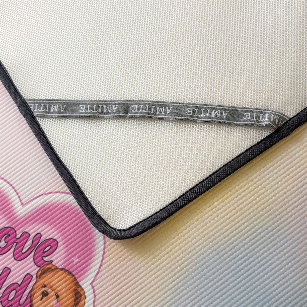 91家纺网 家纺一手货源 找家纺 慕木家纺 2026新款A类三明治复合冰丝席泰迪爱兰系列学生款（正版授权）（提供买家秀） 泰迪炫彩