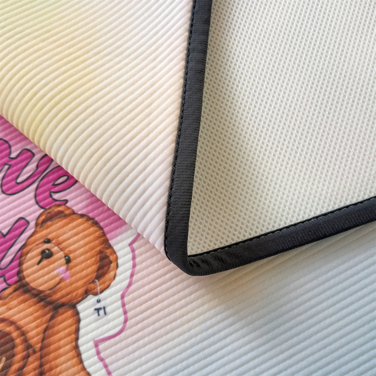 91家纺网 家纺一手货源 找家纺 慕木家纺 2026新款A类三明治复合冰丝席泰迪爱兰系列学生款（正版授权）（提供买家秀） 泰迪炫彩