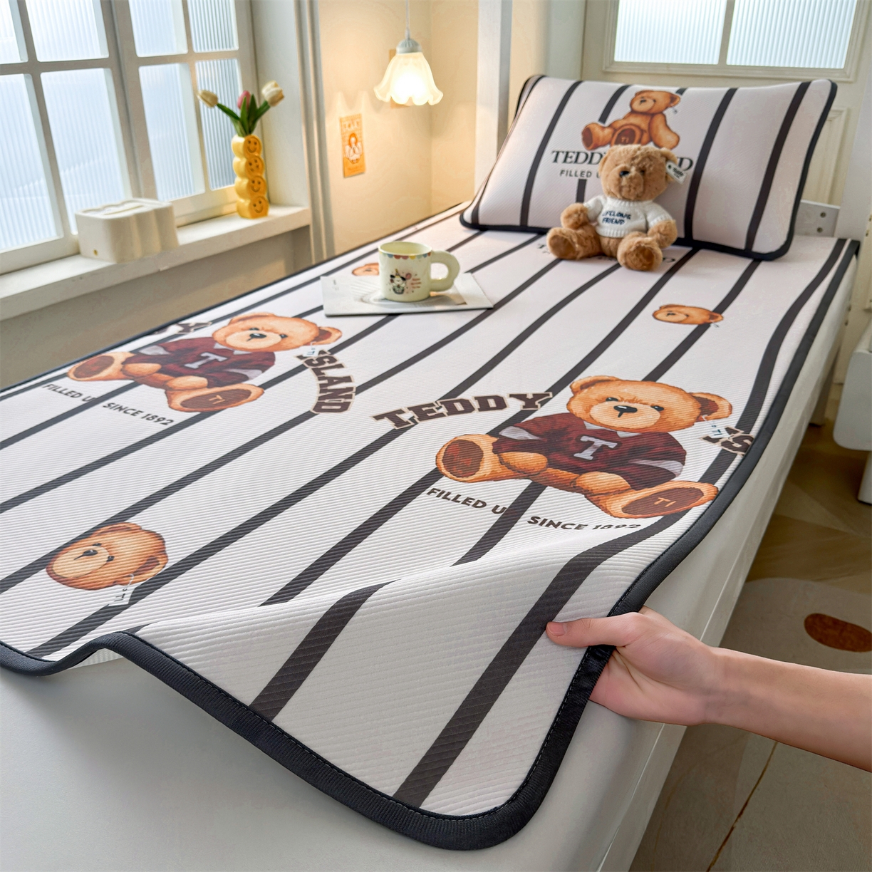 91家纺网 家纺一手货源 找家纺 慕木家纺 2026新款A类三明治复合冰丝席泰迪爱兰系列学生款（正版授权）（提供买家秀） 泰迪线条