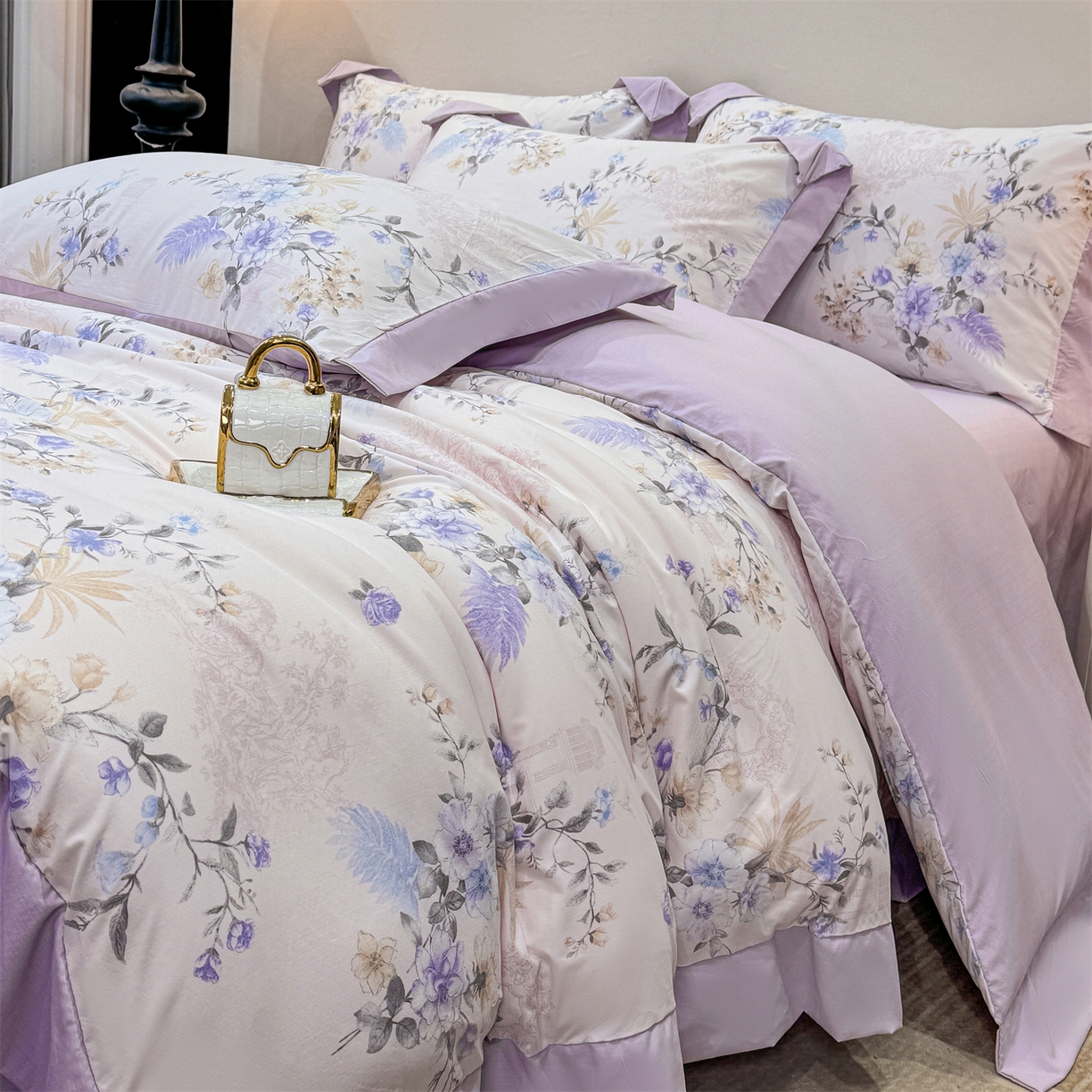 91家纺网 家纺一手货源 找家纺 慕木家纺 2026新款A类印花拼角工艺慕斯棉四件套系列（抽空压缩可供跨境）提供买家秀 莫兰迪+浅紫