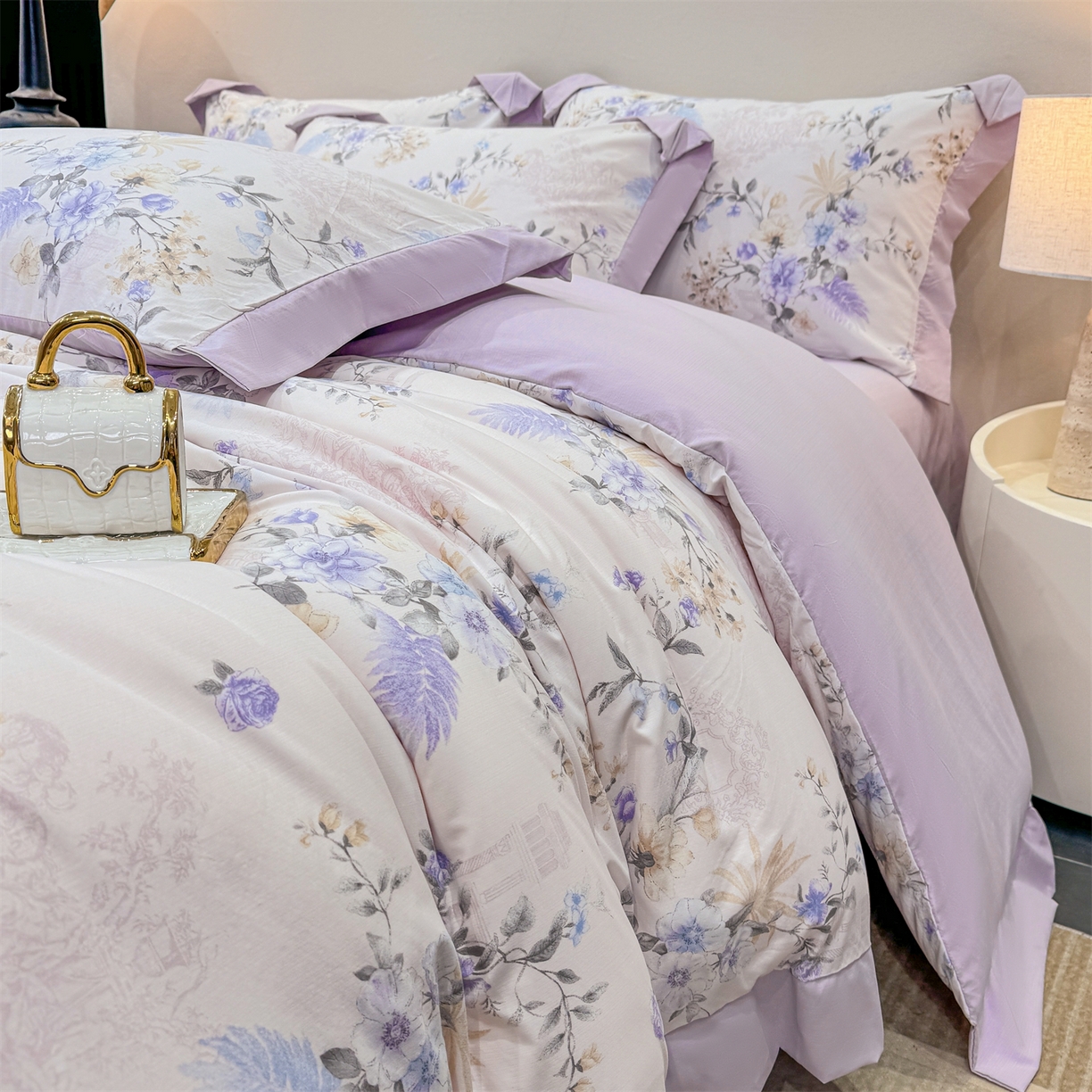 91家纺网 家纺一手货源 找家纺 慕木家纺 2026新款A类印花拼角工艺慕斯棉四件套系列（抽空压缩可供跨境）提供买家秀 莫兰迪+浅紫