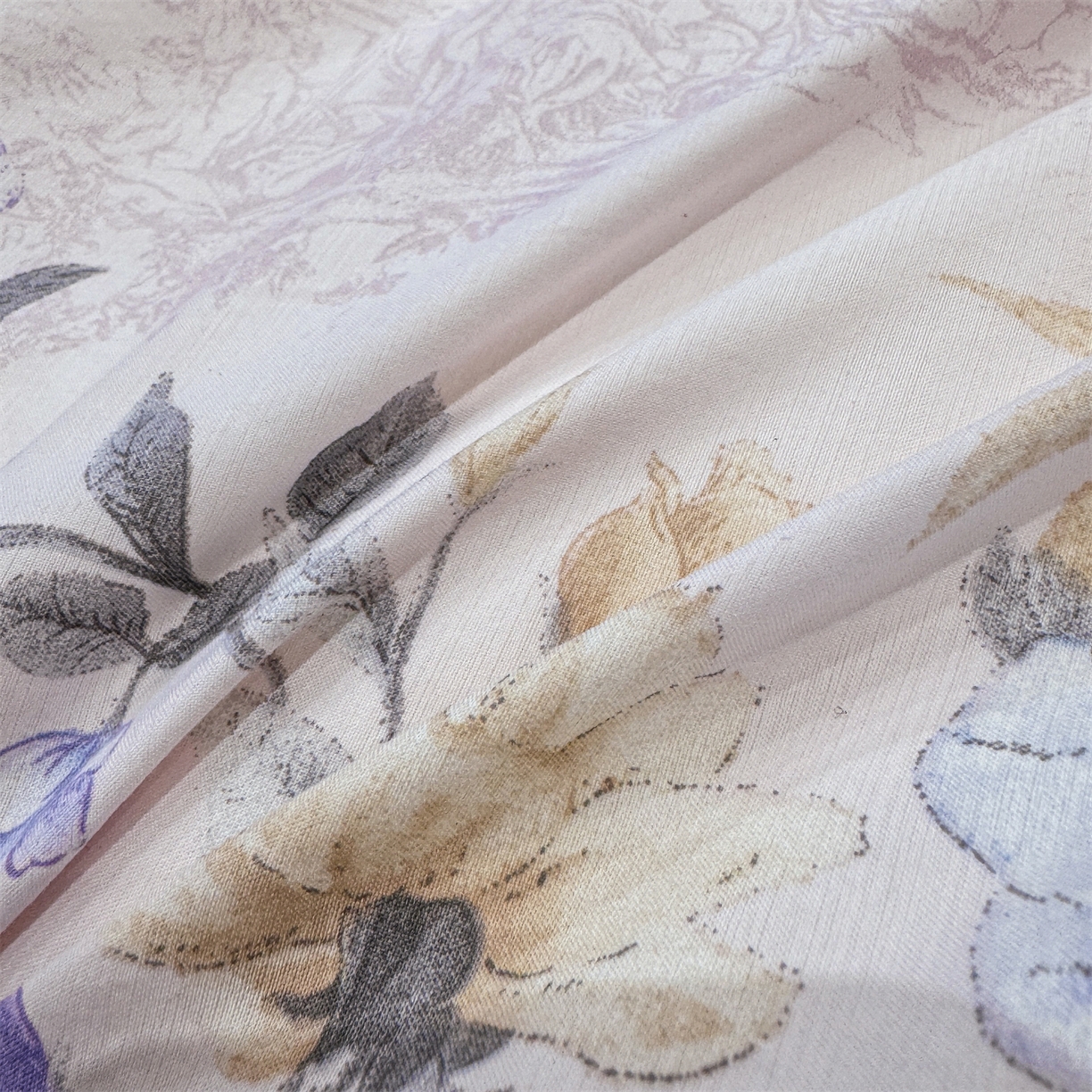 91家纺网 家纺一手货源 找家纺 慕木家纺 2026新款A类印花拼角工艺慕斯棉四件套系列（抽空压缩可供跨境）提供买家秀 莫兰迪+浅紫