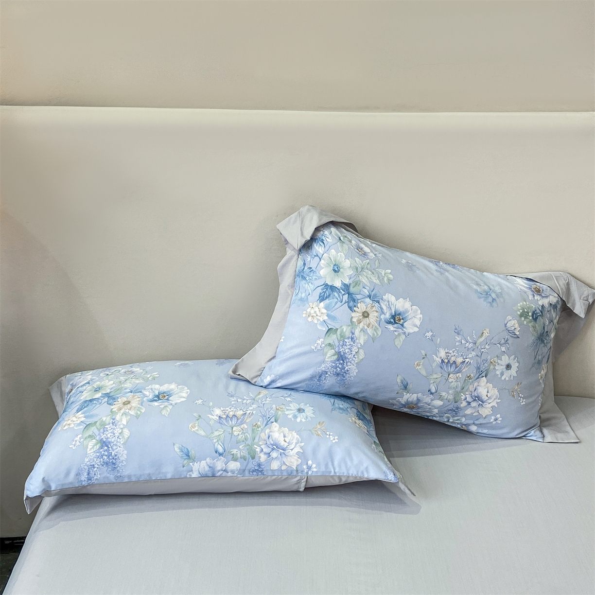 91家纺网 家纺一手货源 找家纺 慕木家纺 2026新款A类印花拼角工艺慕斯棉四件套系列（抽空压缩可供跨境）提供买家秀 蓝庭叙+灰