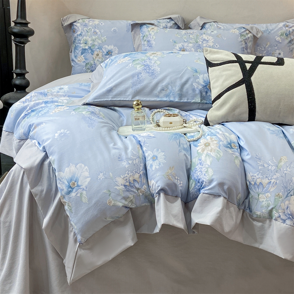 91家纺网 家纺一手货源 找家纺 慕木家纺 2026新款A类印花拼角工艺慕斯棉四件套系列（抽空压缩可供跨境）提供买家秀 蓝庭叙+灰