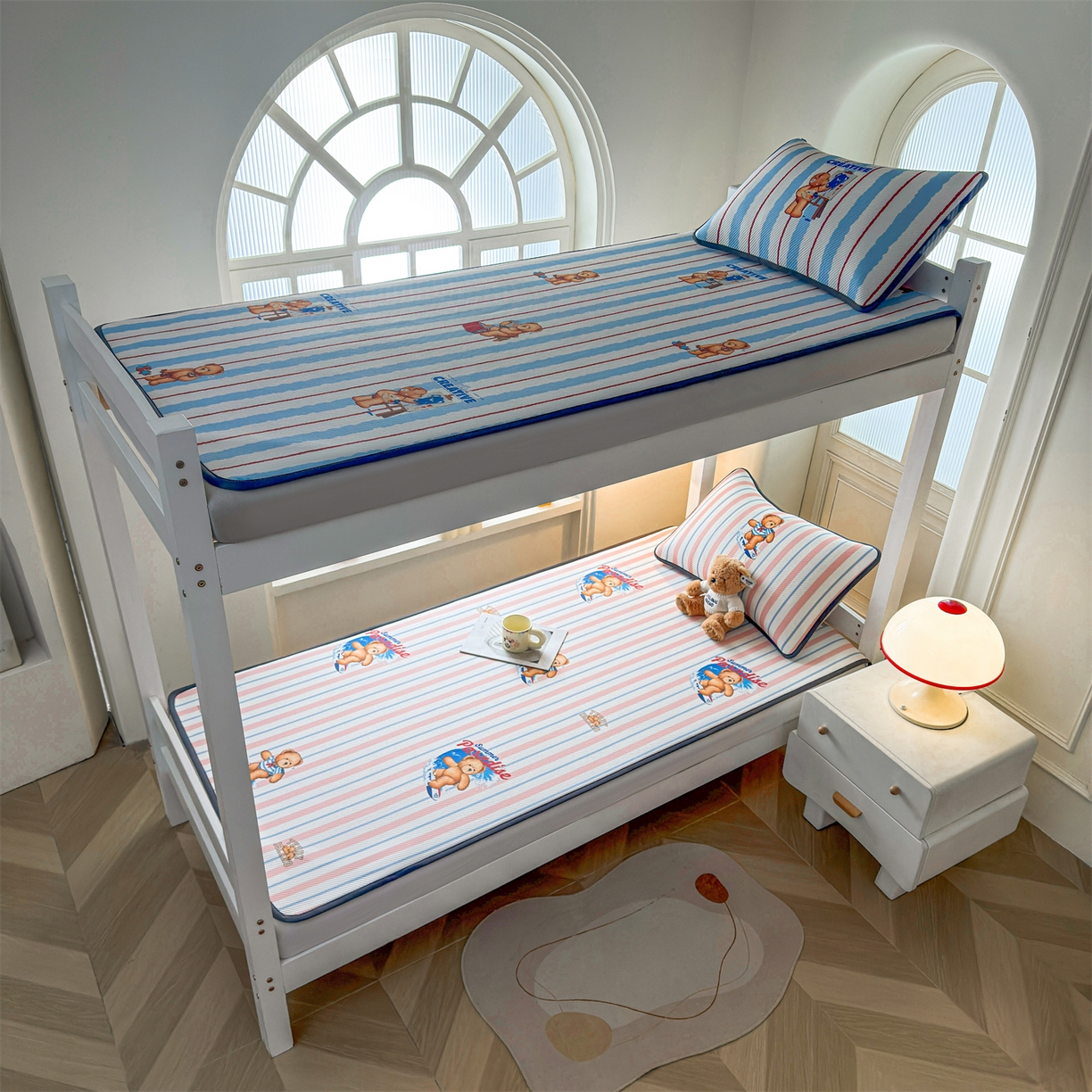 91家纺网 家纺一手货源 找家纺 慕木家纺 2026新款A类三明治复合冰丝席泰迪爱兰系列学生款（正版授权）（提供买家秀） 泰迪条纹粉