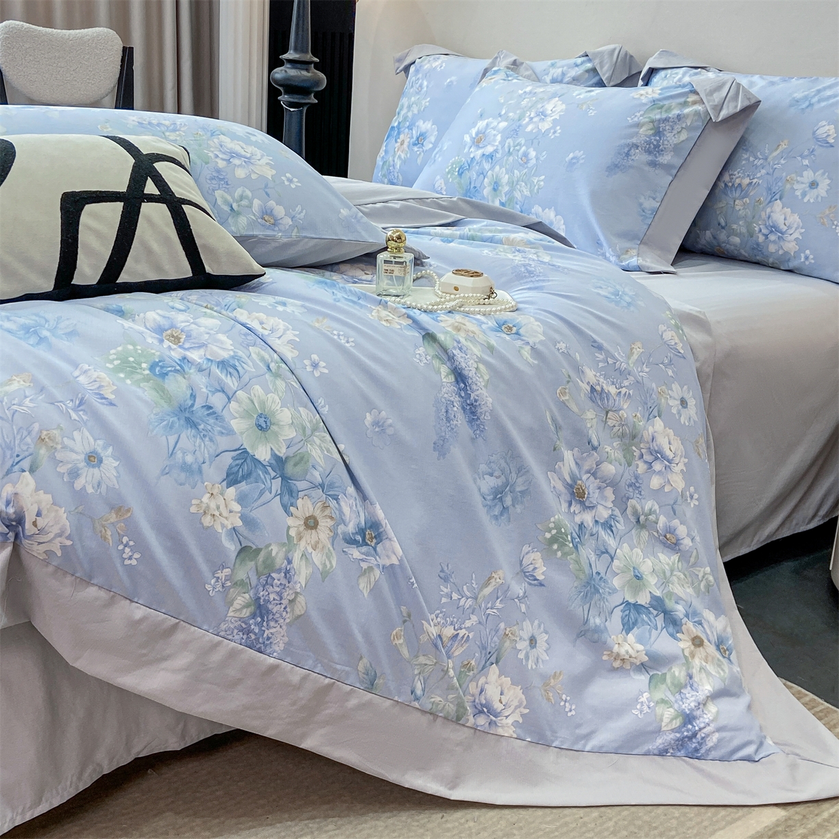 91家纺网 家纺一手货源 找家纺 慕木家纺 2026新款A类印花拼角工艺慕斯棉四件套系列（抽空压缩可供跨境）提供买家秀 蓝庭叙+灰