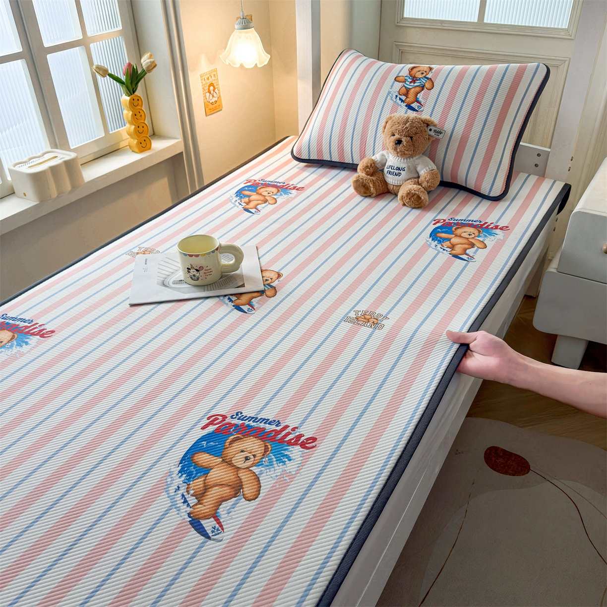 91家纺网 家纺一手货源 找家纺 慕木家纺 2026新款A类三明治复合冰丝席泰迪爱兰系列学生款（正版授权）（提供买家秀） 泰迪条纹粉