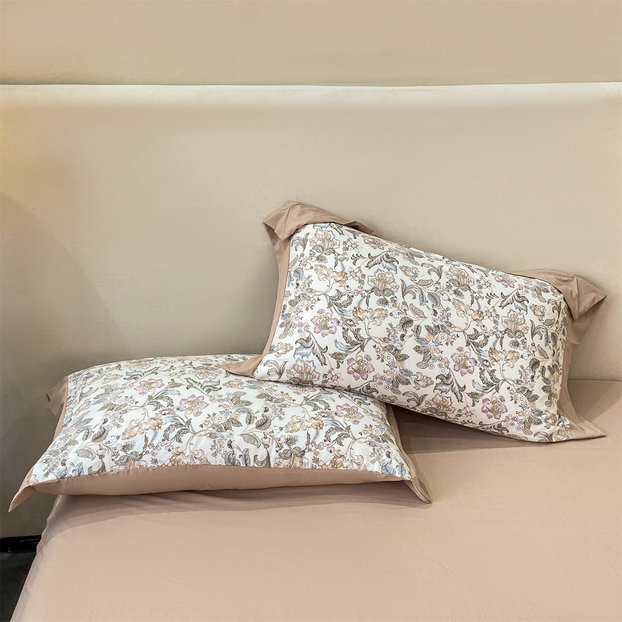 91家纺网 家纺一手货源 找家纺 慕木家纺 2026新款A类印花拼角工艺慕斯棉四件套系列（抽空压缩可供跨境）提供买家秀 锦芙+驼