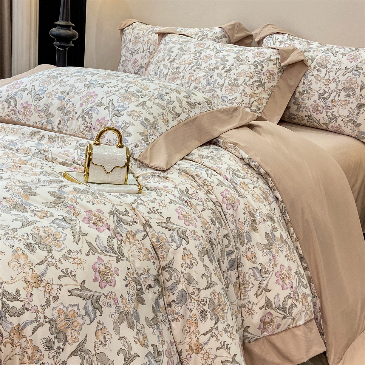 91家纺网 家纺一手货源 找家纺 慕木家纺 2026新款A类印花拼角工艺慕斯棉四件套系列（抽空压缩可供跨境）提供买家秀 锦芙+驼