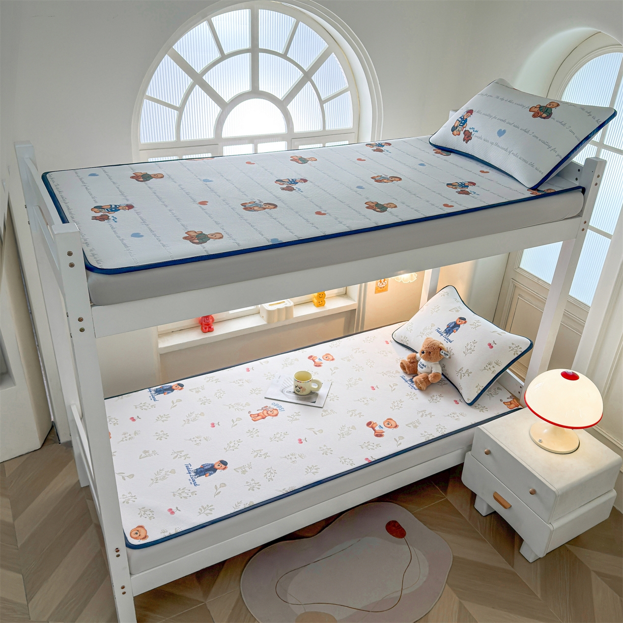 91家纺网 家纺一手货源 找家纺 慕木家纺 2026新款A类三明治复合冰丝席泰迪爱兰系列学生款（正版授权）（提供买家秀） 泰迪樱桃