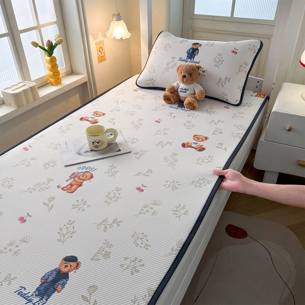 91家纺网 家纺一手货源 找家纺 慕木家纺 2026新款A类三明治复合冰丝席泰迪爱兰系列学生款（正版授权）（提供买家秀） 泰迪樱桃