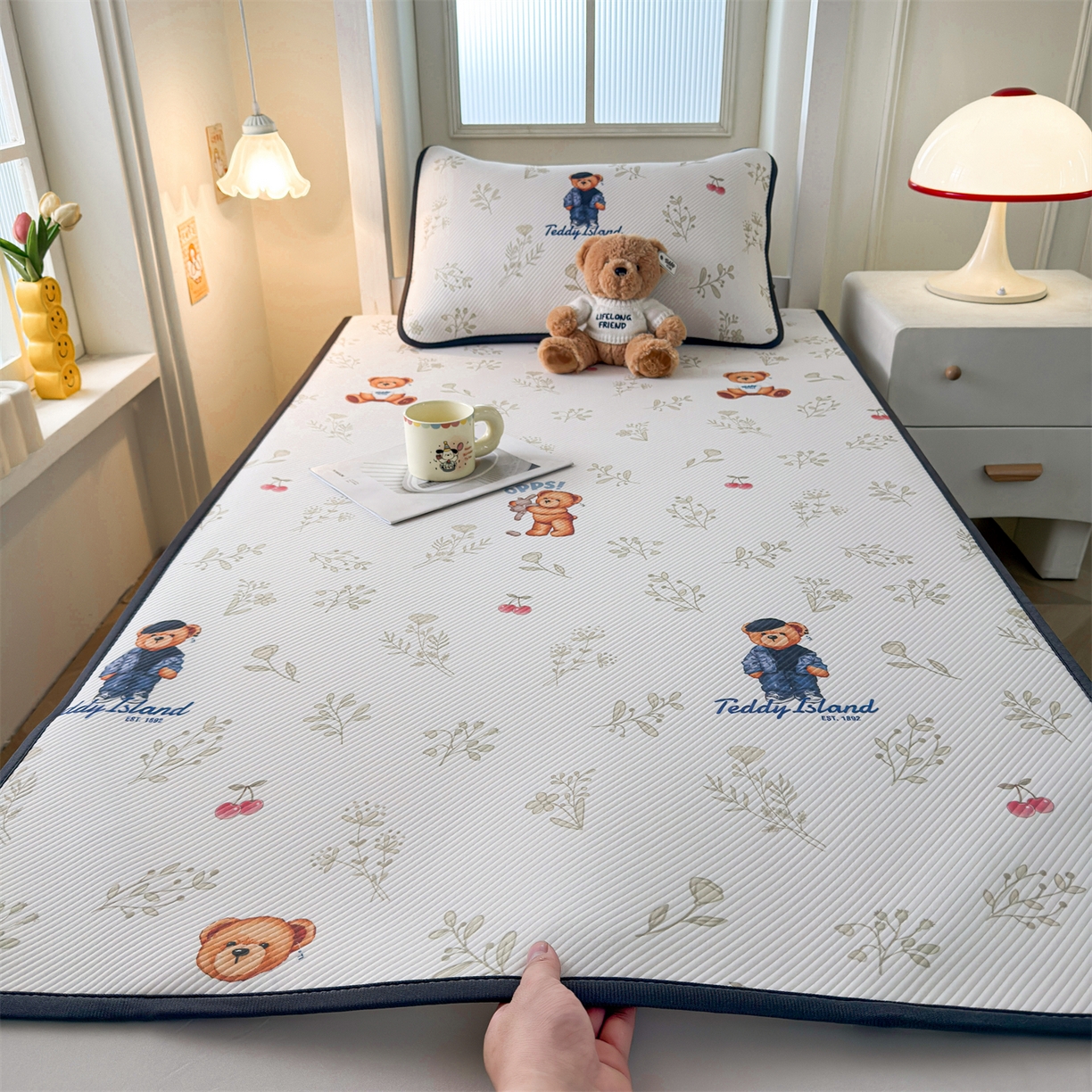 91家纺网 家纺一手货源 找家纺 慕木家纺 2026新款A类三明治复合冰丝席泰迪爱兰系列学生款（正版授权）（提供买家秀） 泰迪樱桃