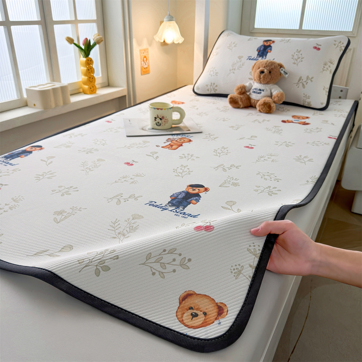 91家纺网 家纺一手货源 找家纺 慕木家纺 2026新款A类三明治复合冰丝席泰迪爱兰系列学生款（正版授权）（提供买家秀） 泰迪樱桃