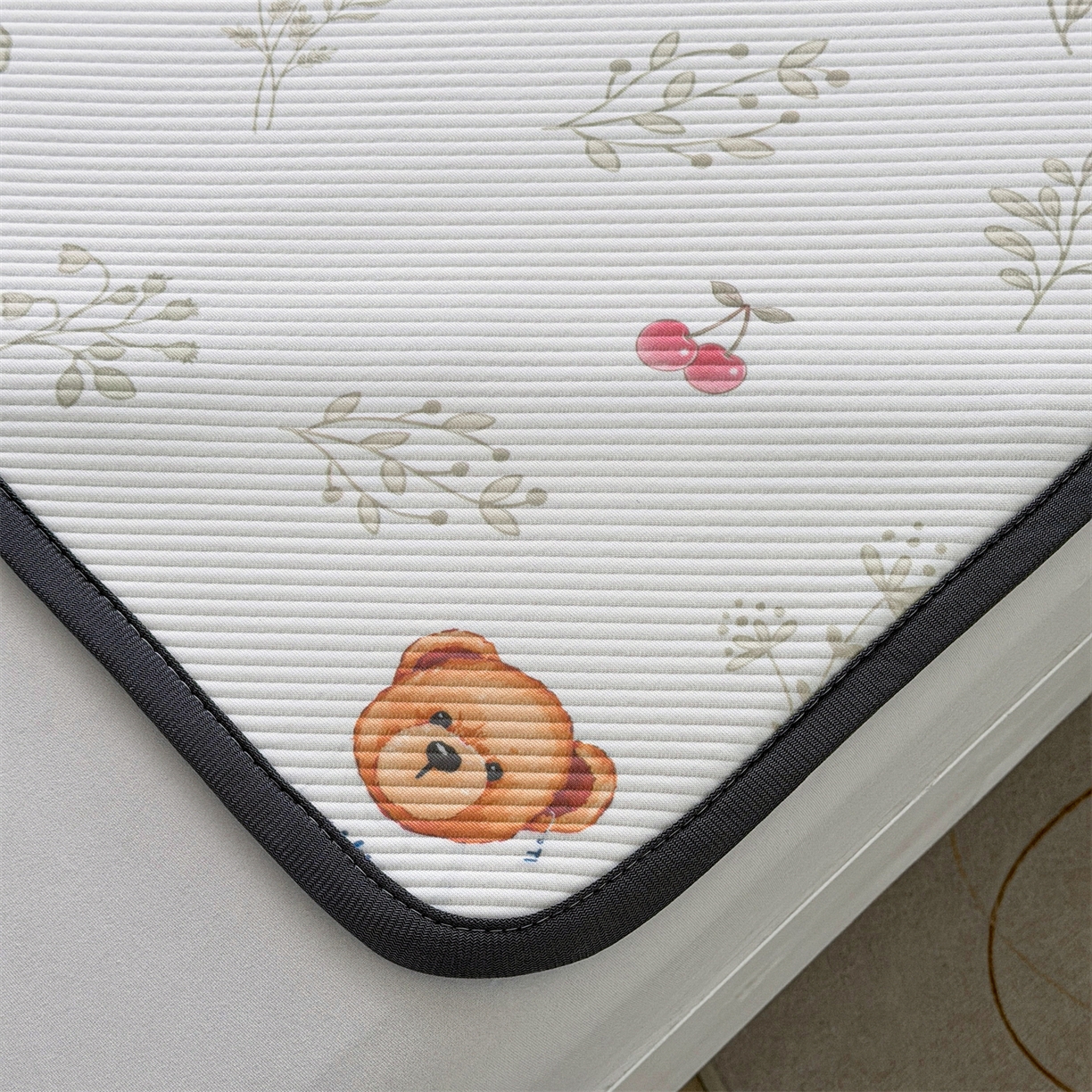 91家纺网 家纺一手货源 找家纺 慕木家纺 2026新款A类三明治复合冰丝席泰迪爱兰系列学生款（正版授权）（提供买家秀） 泰迪樱桃