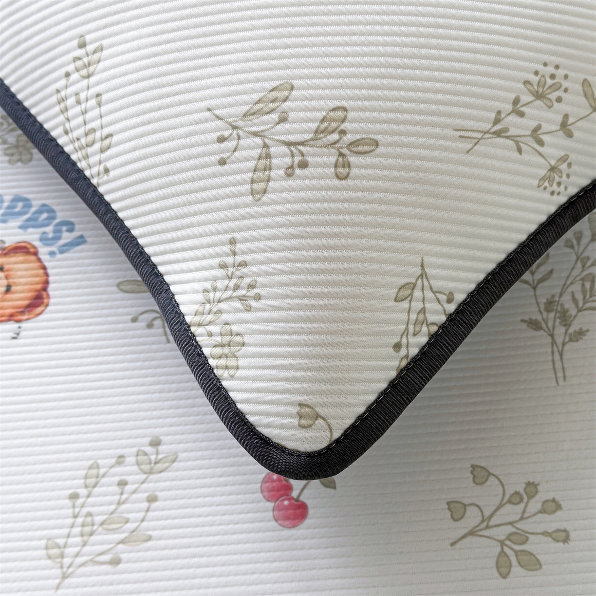 91家纺网 家纺一手货源 找家纺 慕木家纺 2026新款A类三明治复合冰丝席泰迪爱兰系列学生款（正版授权）（提供买家秀） 泰迪樱桃