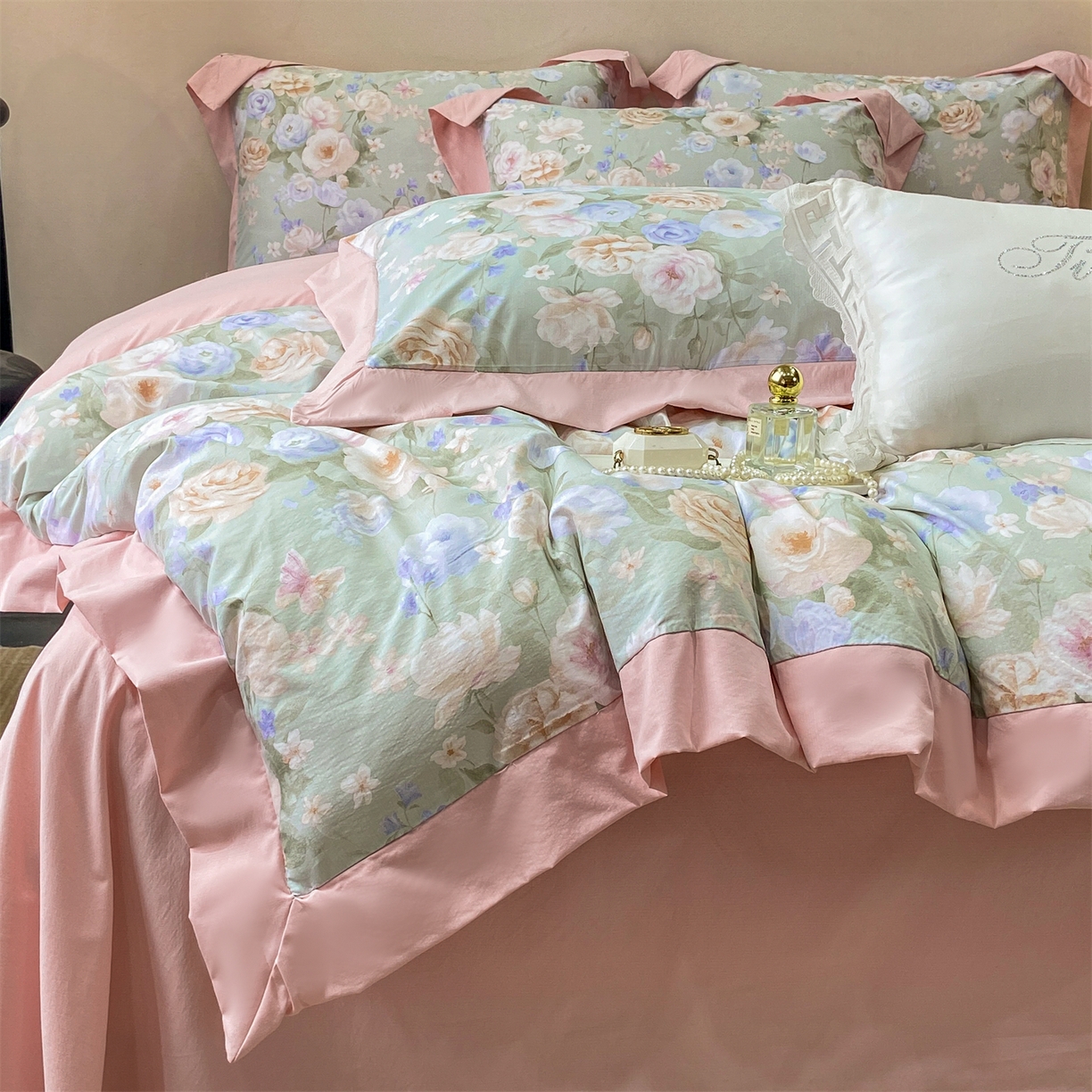 91家纺网 家纺一手货源 找家纺 慕木家纺 2026新款A类印花拼角工艺慕斯棉四件套系列（抽空压缩可供跨境）提供买家秀 青妍+粉