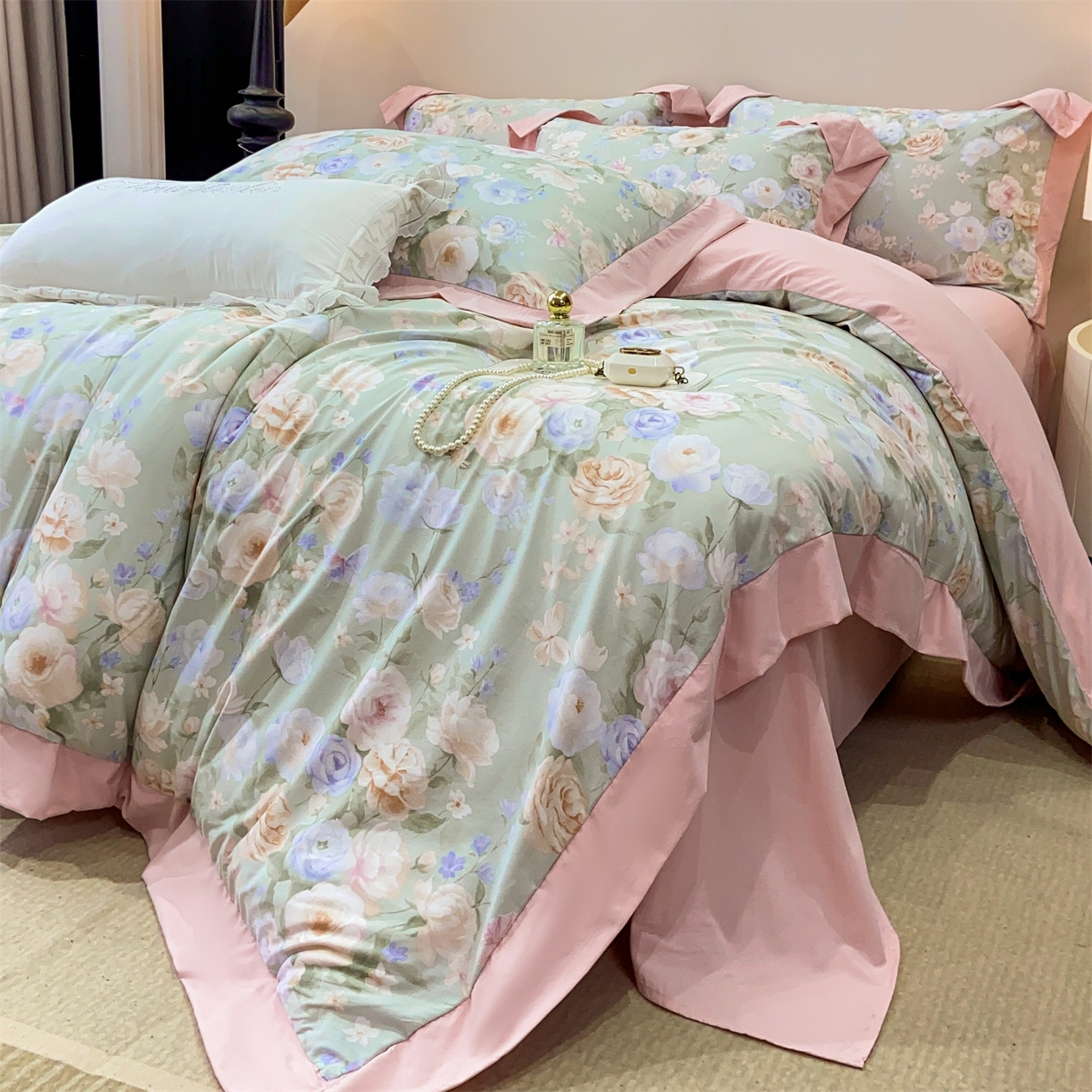 91家纺网 家纺一手货源 找家纺 慕木家纺 2026新款A类印花拼角工艺慕斯棉四件套系列（抽空压缩可供跨境）提供买家秀 青妍+粉