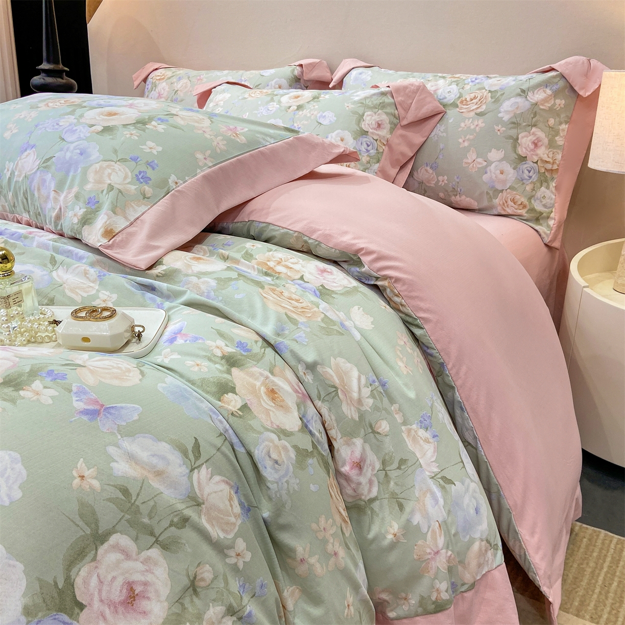 91家纺网 家纺一手货源 找家纺 慕木家纺 2026新款A类印花拼角工艺慕斯棉四件套系列（抽空压缩可供跨境）提供买家秀 青妍+粉