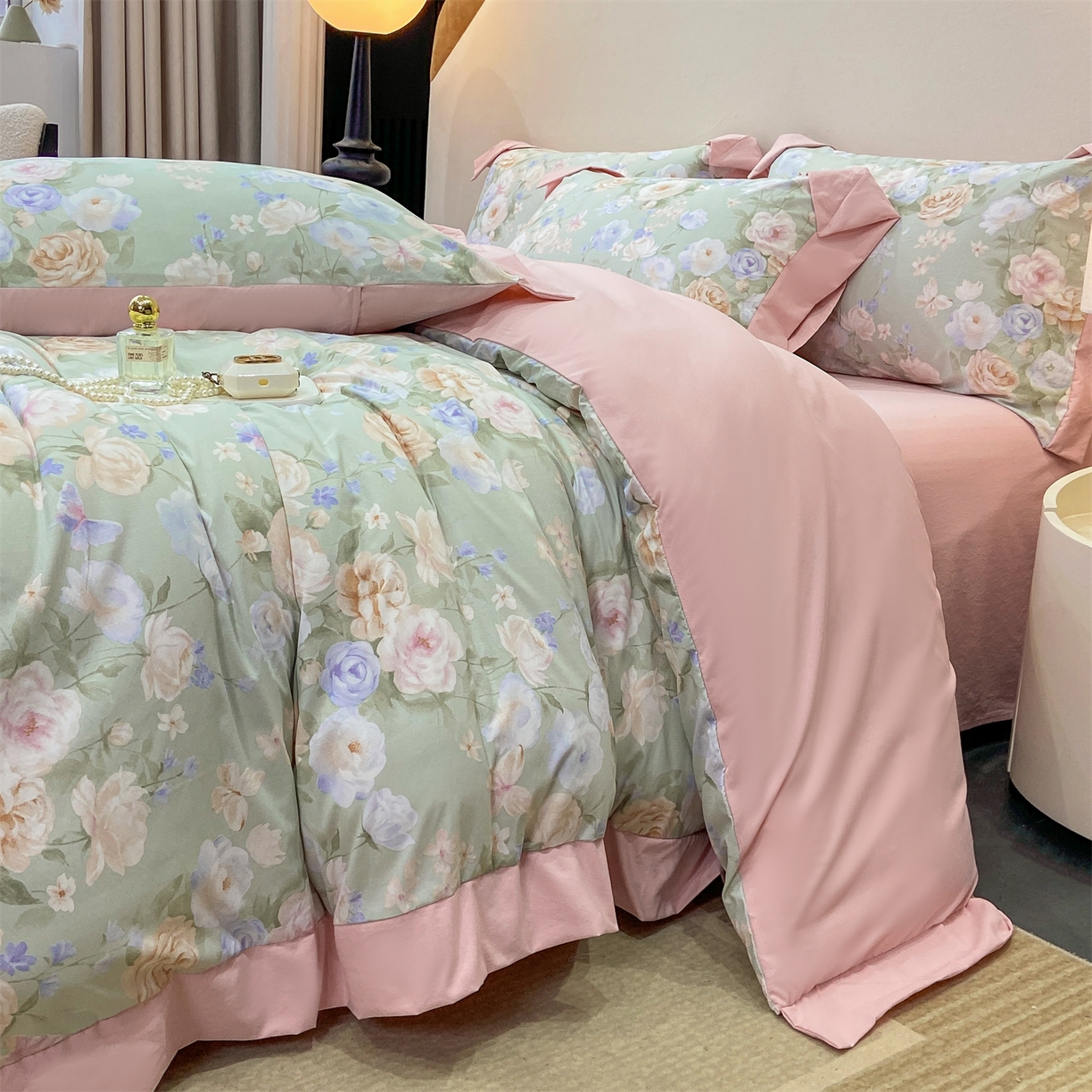 91家纺网 家纺一手货源 找家纺 慕木家纺 2026新款A类印花拼角工艺慕斯棉四件套系列（抽空压缩可供跨境）提供买家秀 青妍+粉