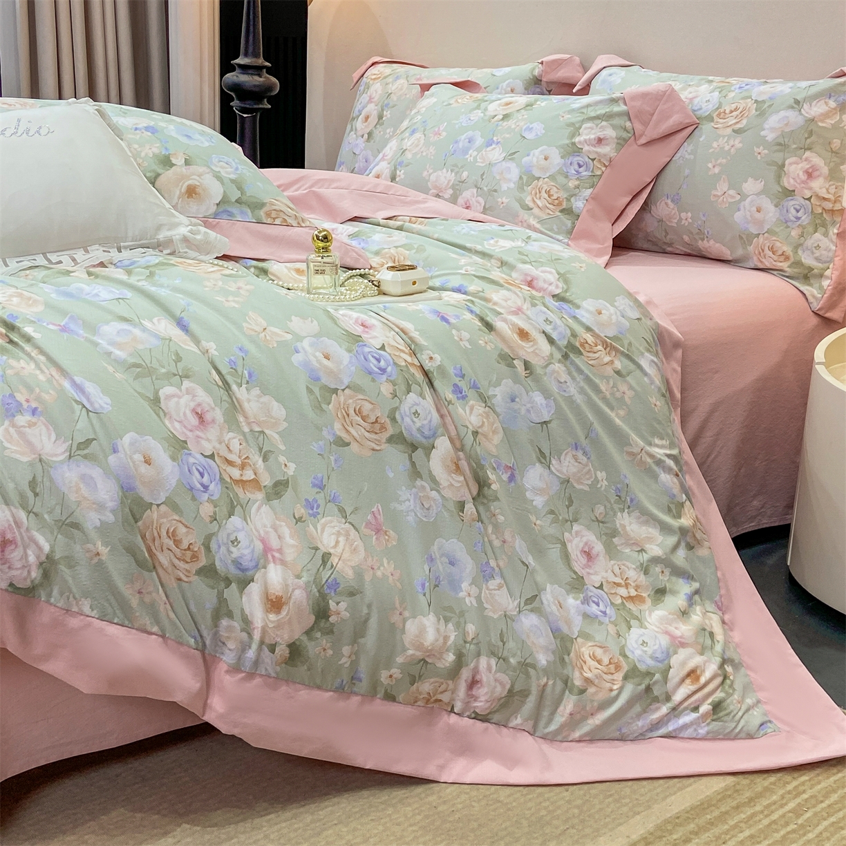 91家纺网 家纺一手货源 找家纺 慕木家纺 2026新款A类印花拼角工艺慕斯棉四件套系列（抽空压缩可供跨境）提供买家秀 青妍+粉