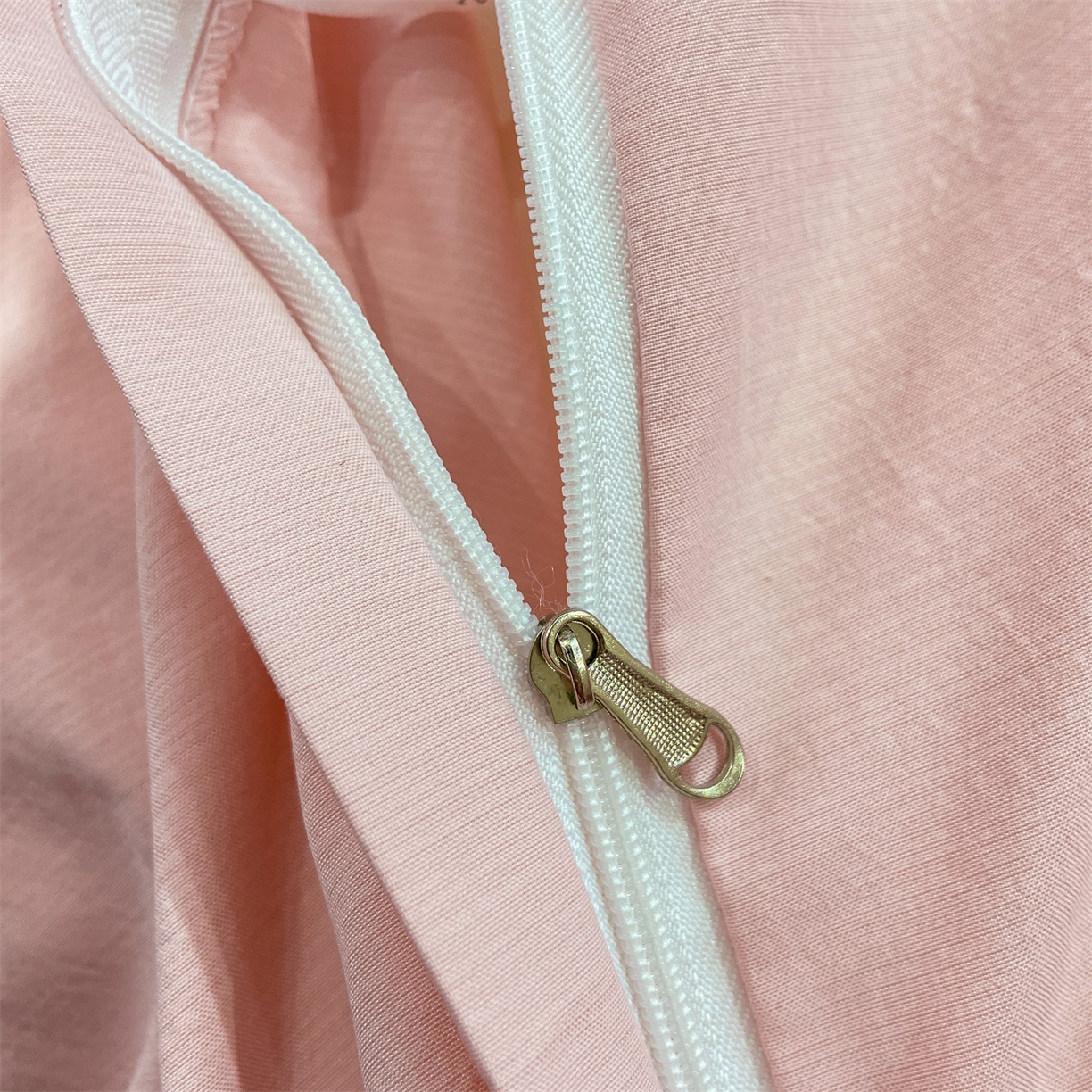 91家纺网 家纺一手货源 找家纺 慕木家纺 2026新款A类印花拼角工艺慕斯棉四件套系列（抽空压缩可供跨境）提供买家秀 青妍+粉