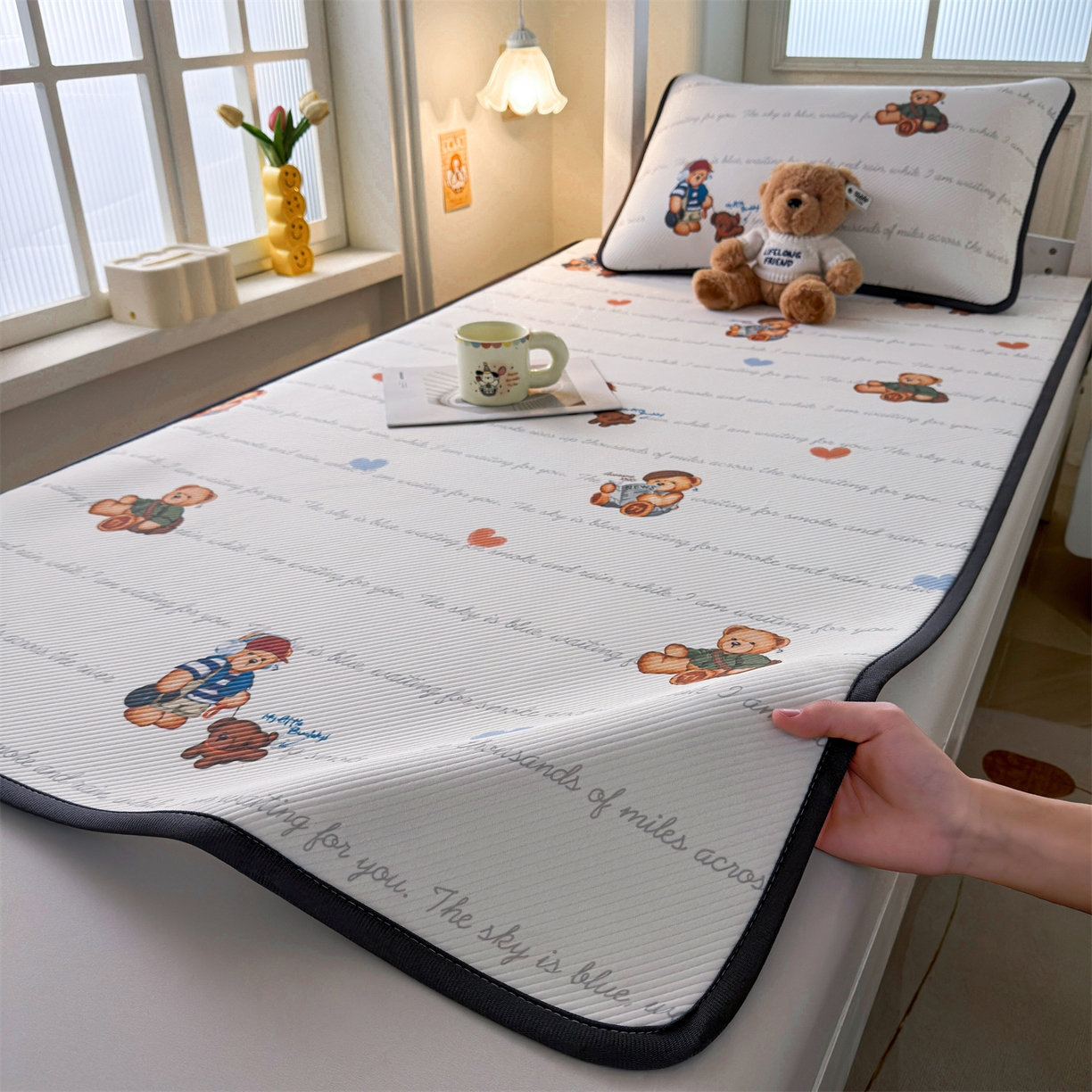 91家纺网 家纺一手货源 找家纺 慕木家纺 2026新款A类三明治复合冰丝席泰迪爱兰系列学生款（正版授权）（提供买家秀） 泰迪字母