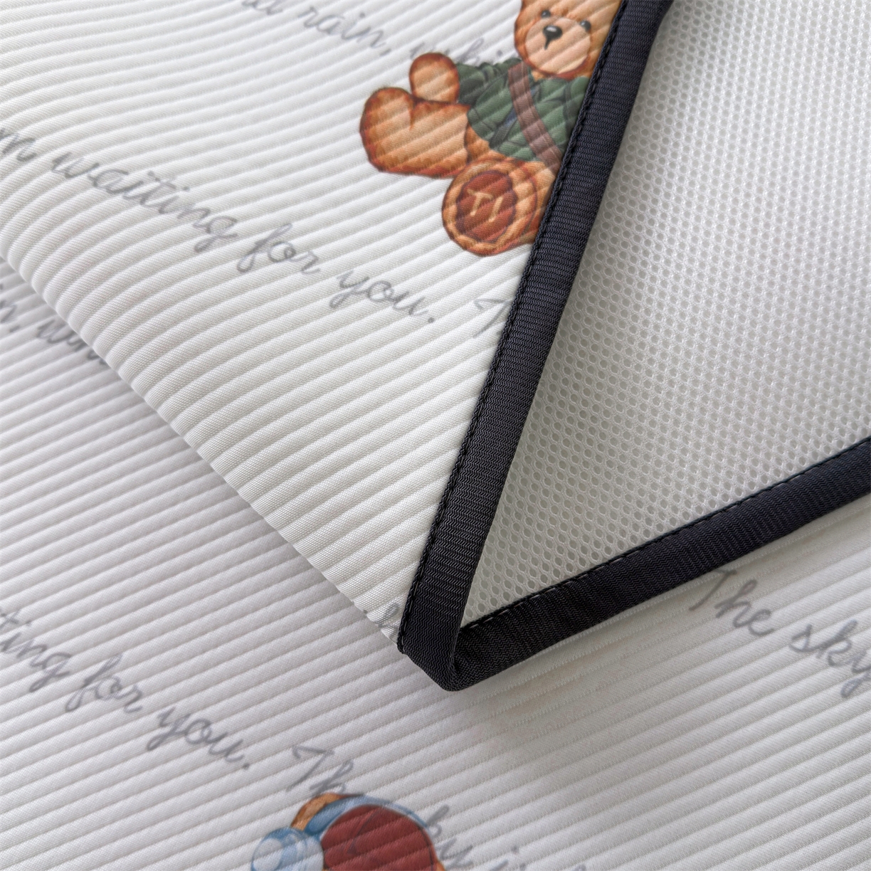 91家纺网 家纺一手货源 找家纺 慕木家纺 2026新款A类三明治复合冰丝席泰迪爱兰系列学生款（正版授权）（提供买家秀） 泰迪字母