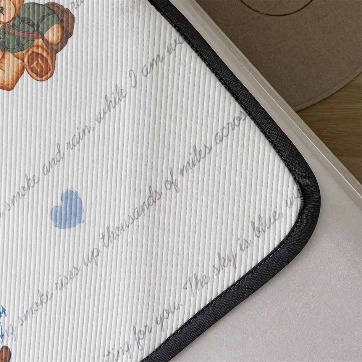 91家纺网 家纺一手货源 找家纺 慕木家纺 2026新款A类三明治复合冰丝席泰迪爱兰系列学生款（正版授权）（提供买家秀） 泰迪字母