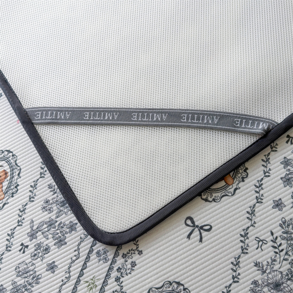 91家纺网 家纺一手货源 找家纺 慕木家纺 2026新款A类三明治复合冰丝席泰迪爱兰系列学生款（正版授权）（提供买家秀） 泰迪花镜