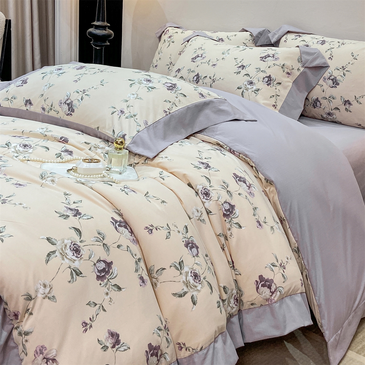 91家纺网 家纺一手货源 找家纺 慕木家纺 2026新款A类印花拼角工艺慕斯棉四件套系列（抽空压缩可供跨境）提供买家秀 洛雅+黛紫