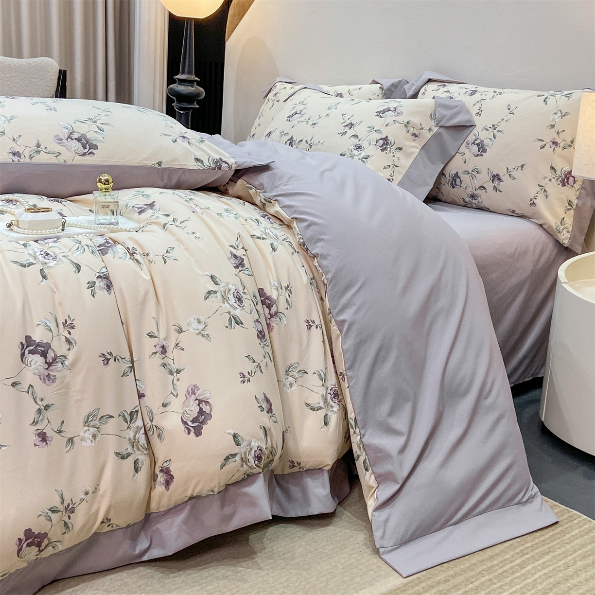 91家纺网 家纺一手货源 找家纺 慕木家纺 2026新款A类印花拼角工艺慕斯棉四件套系列（抽空压缩可供跨境）提供买家秀 洛雅+黛紫