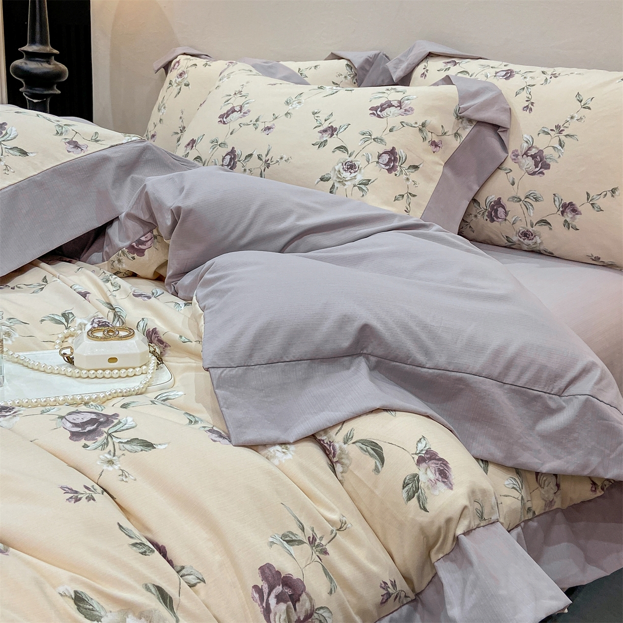 91家纺网 家纺一手货源 找家纺 慕木家纺 2026新款A类印花拼角工艺慕斯棉四件套系列（抽空压缩可供跨境）提供买家秀 洛雅+黛紫