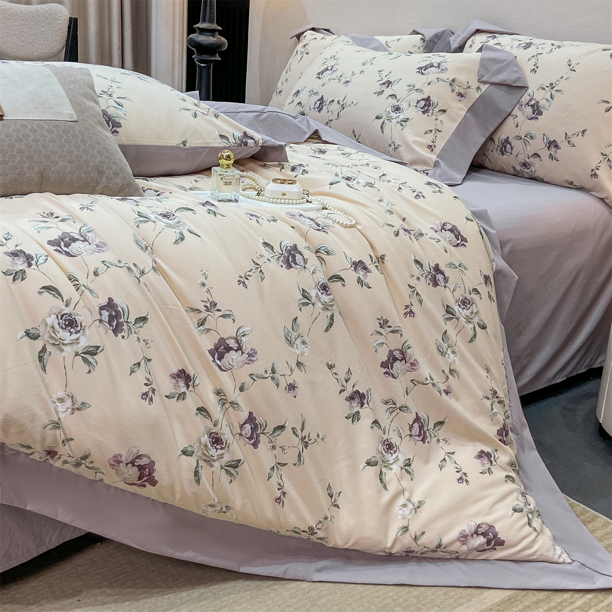 91家纺网 家纺一手货源 找家纺 慕木家纺 2026新款A类印花拼角工艺慕斯棉四件套系列（抽空压缩可供跨境）提供买家秀 洛雅+黛紫