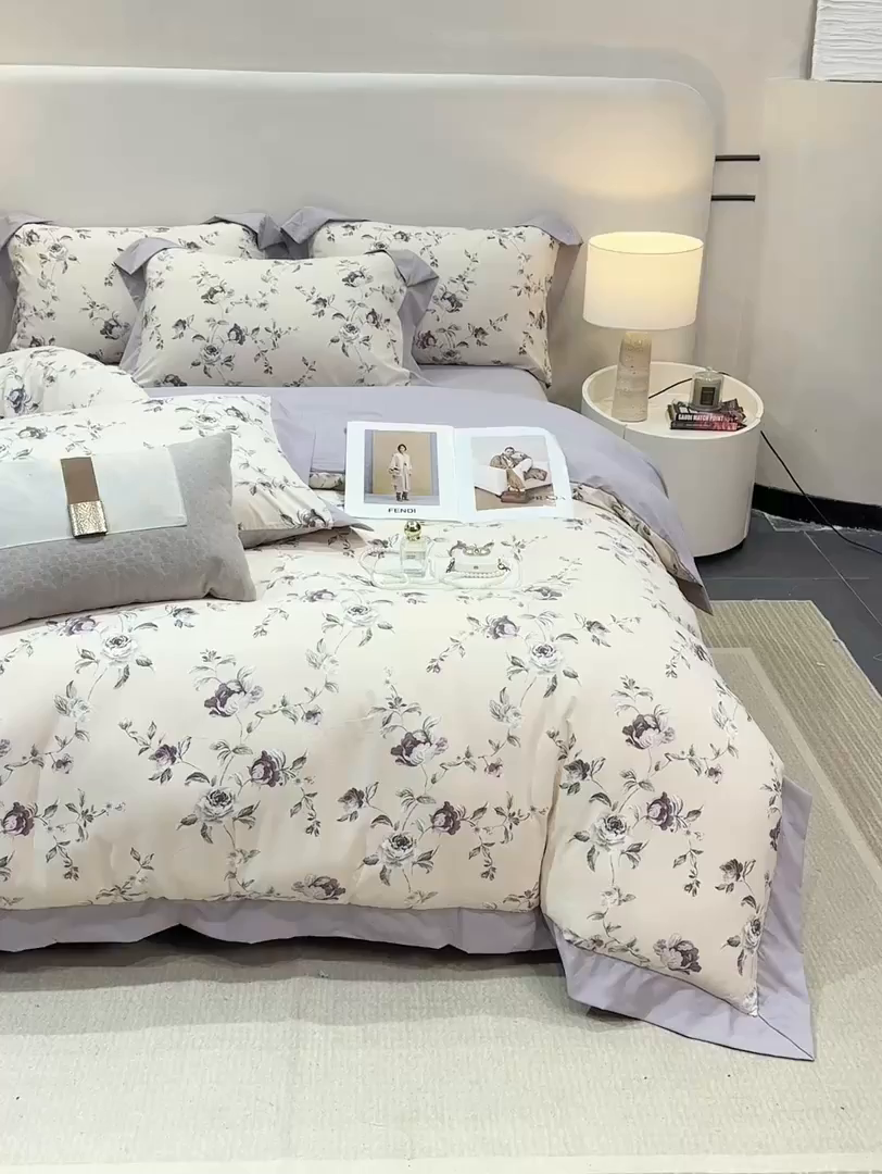 91家纺网 家纺一手货源 找家纺 慕木家纺 2026新款A类印花拼角工艺慕斯棉四件套系列（抽空压缩可供跨境）提供买家秀 洛雅+黛紫