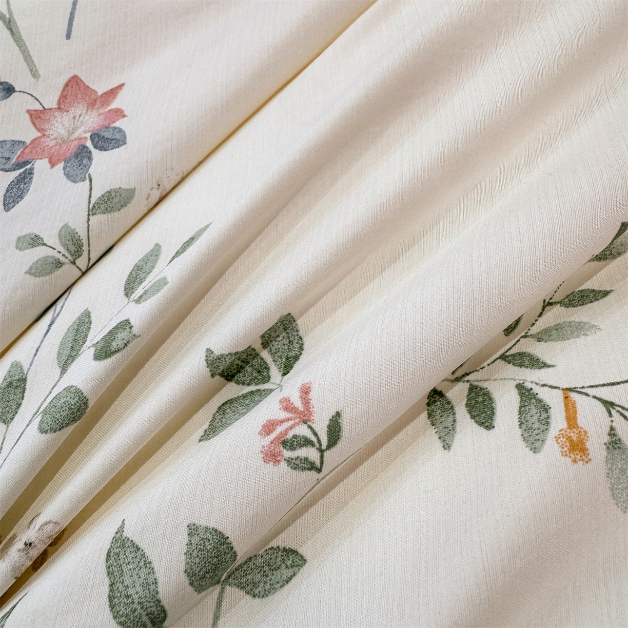 91家纺网 家纺一手货源 找家纺 慕木家纺 2026新款A类印花拼角工艺慕斯棉四件套系列（抽空压缩可供跨境）提供买家秀 洛可可+粉