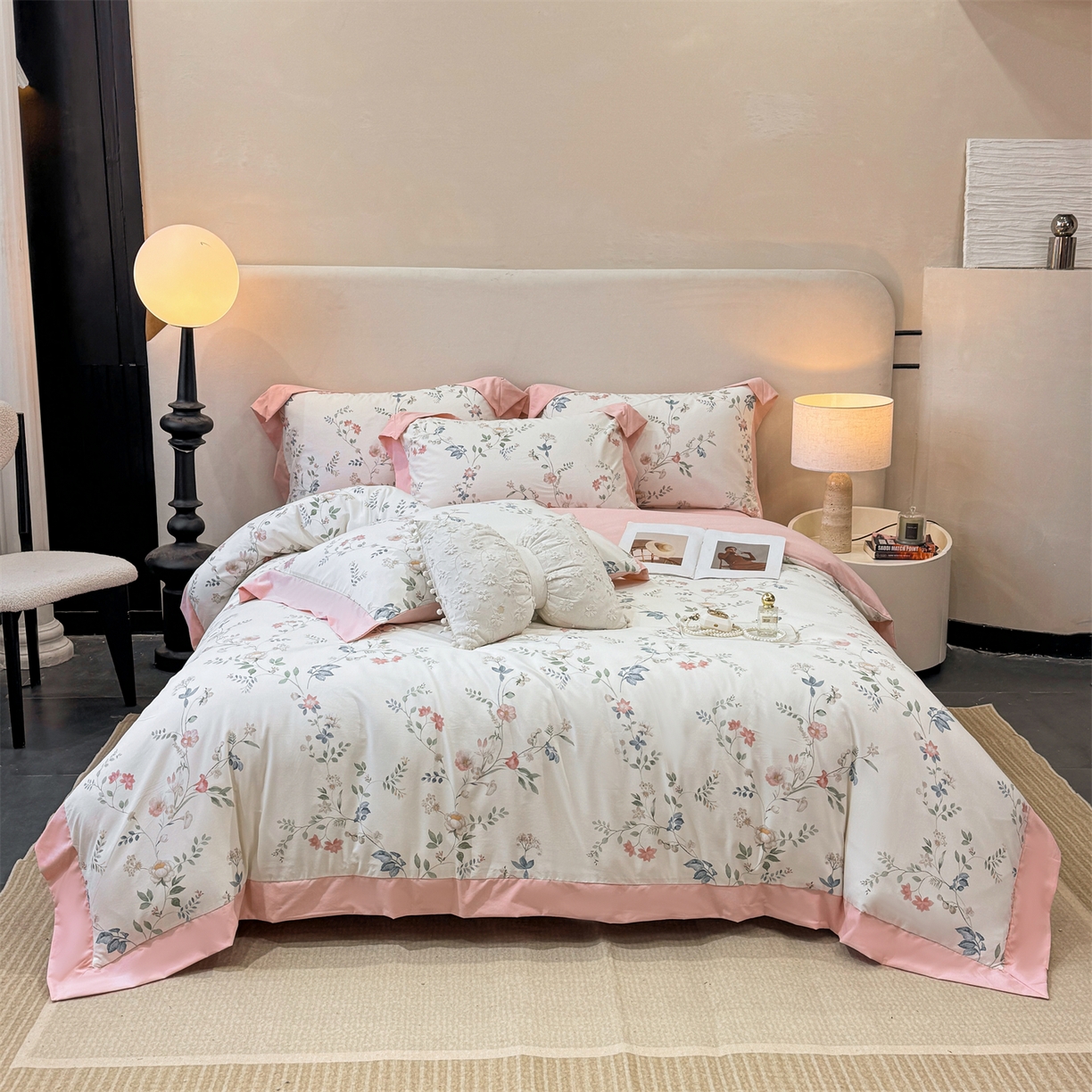 91家纺网 家纺一手货源 找家纺 慕木家纺 2026新款A类印花拼角工艺慕斯棉四件套系列（抽空压缩可供跨境）提供买家秀 洛可可+粉