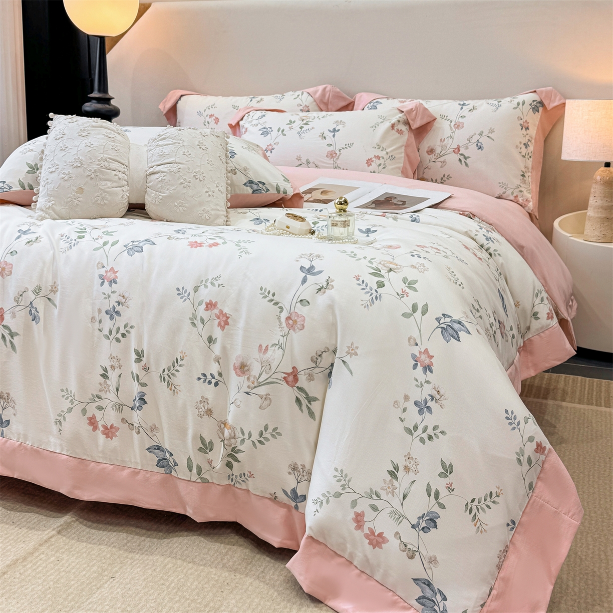 91家纺网 家纺一手货源 找家纺 慕木家纺 2026新款A类印花拼角工艺慕斯棉四件套系列（抽空压缩可供跨境）提供买家秀 洛可可+粉