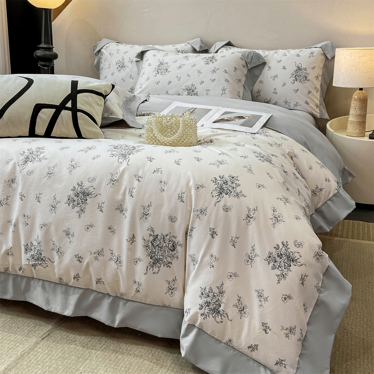 91家纺网 家纺一手货源 找家纺 慕木家纺 2026新款A类印花拼角工艺慕斯棉四件套系列（抽空压缩可供跨境）提供买家秀 墨芳+灰