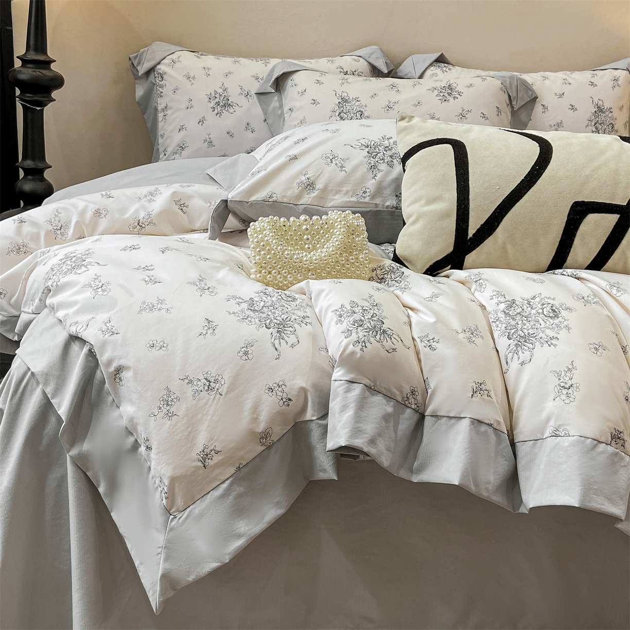 91家纺网 家纺一手货源 找家纺 慕木家纺 2026新款A类印花拼角工艺慕斯棉四件套系列（抽空压缩可供跨境）提供买家秀 墨芳+灰