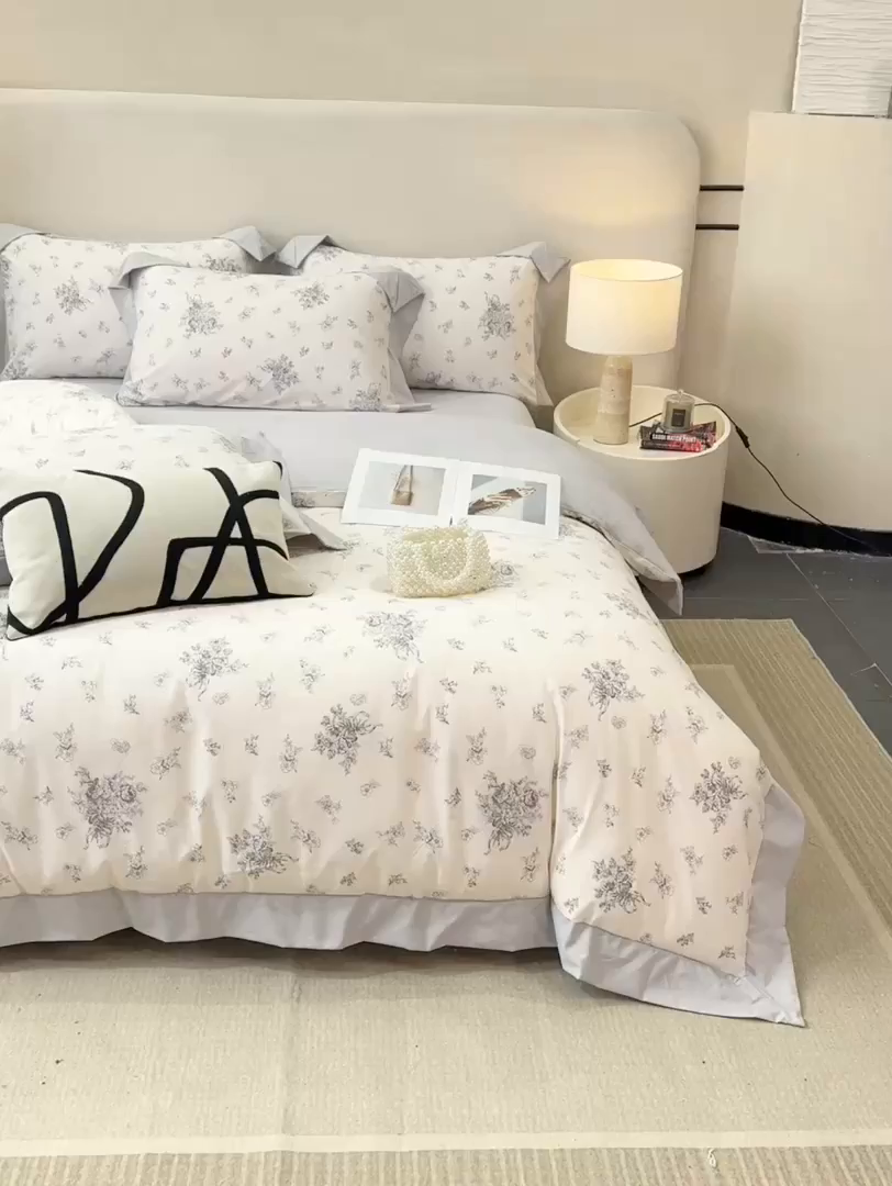 91家纺网 家纺一手货源 找家纺 慕木家纺 2026新款A类印花拼角工艺慕斯棉四件套系列（抽空压缩可供跨境）提供买家秀 墨芳+灰