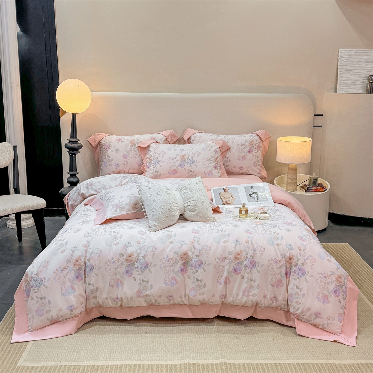 91家纺网 家纺一手货源 找家纺 慕木家纺 2026新款A类印花拼角工艺慕斯棉四件套系列（抽空压缩可供跨境）提供买家秀 凡尔赛+粉